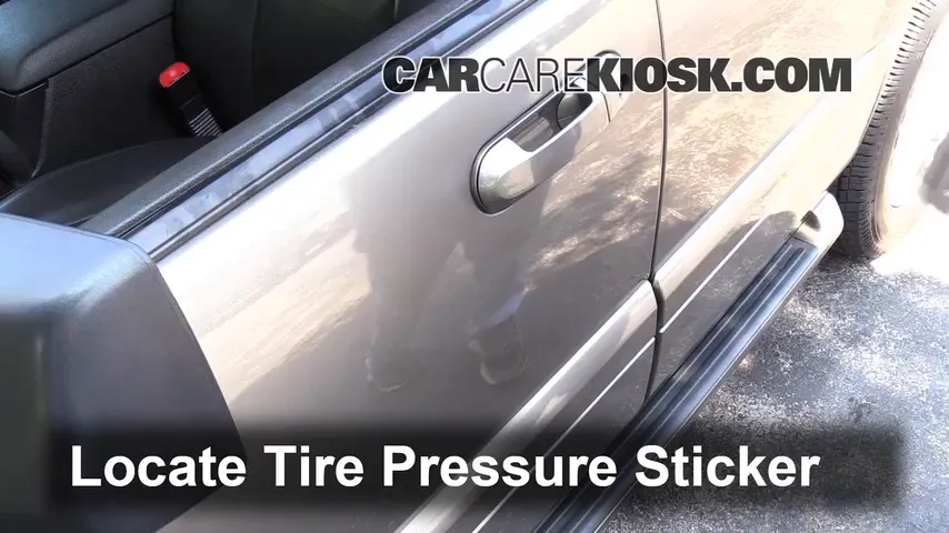 2006 Mercury Mountaineer Convenience 4.0L V6 Tires & Wheels Check Tire Pressure